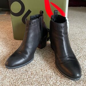 Bueno Black Leather Ankle Booties